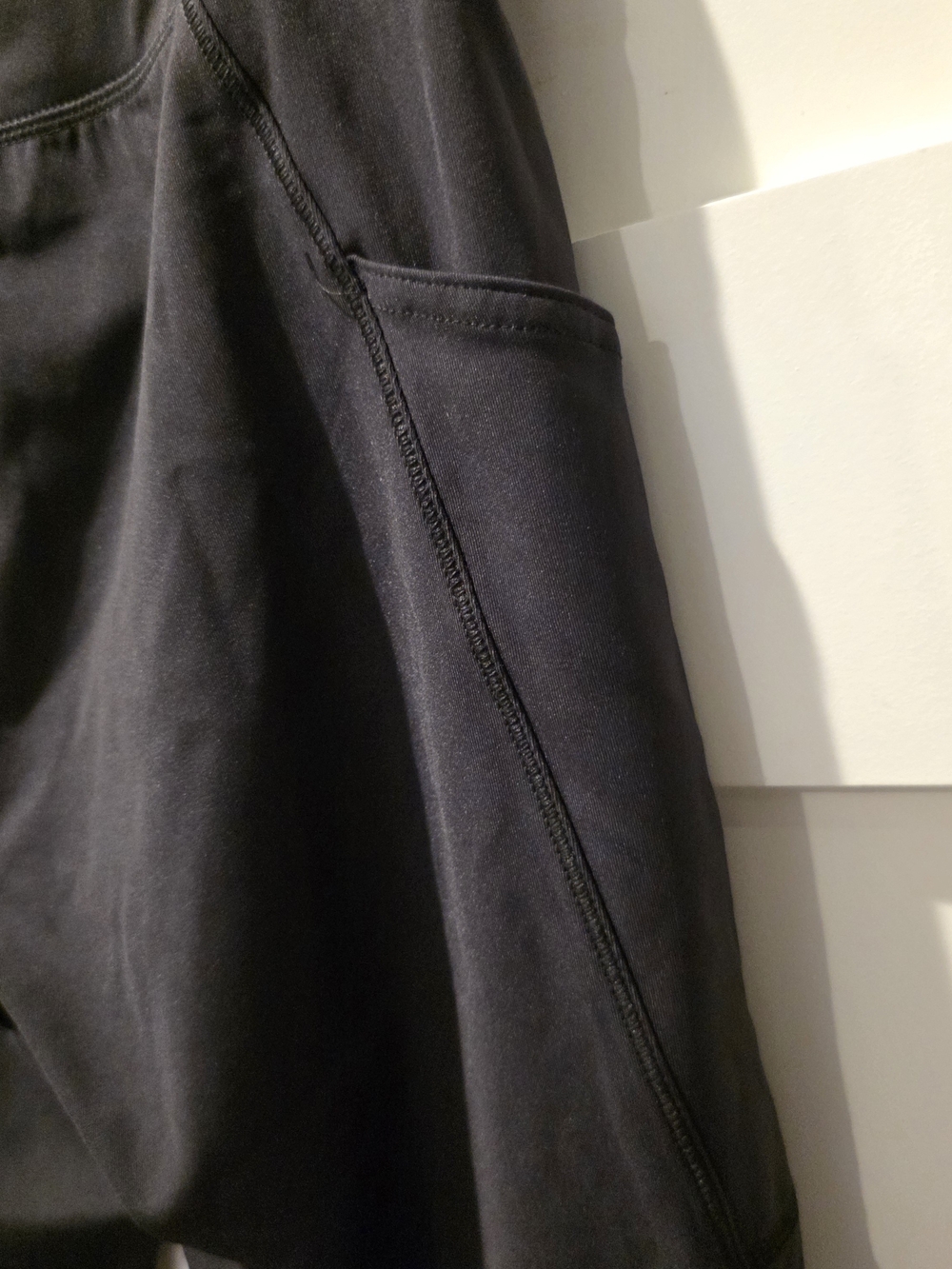 Duluth Trading Women's Noga Armachillo Cooling Capris  NWT Black Small - Picture 9 of 10